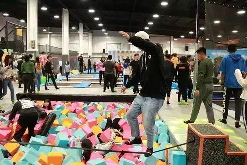 成人蹦床摆摊怎么摆视频,视频教学全解析-第1张图片-丝瓜视频成人