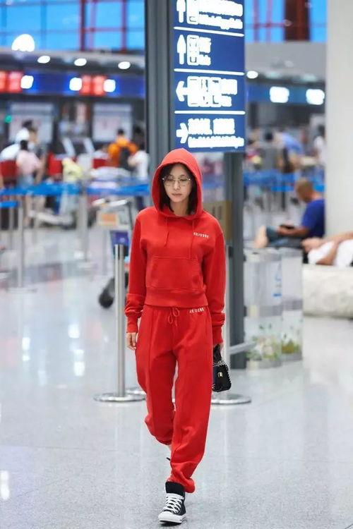 成人红色卫衣直播视频,成人红色卫衣潮流风尚-第2张图片-丝瓜视频成人