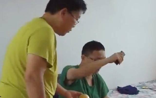 巨婴成人欺负小孩视频-第2张图片-丝瓜视频成人