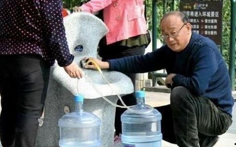 洗澡桶成人接水视频,揭秘成人洗澡桶接水全过程-第2张图片-丝瓜视频成人