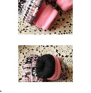 成人女挂绳手套防水视频,揭秘成人女款挂绳手套的神奇防护技巧-第1张图片-丝瓜视频成人