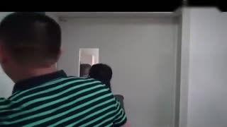 美女把人当成人质视频,上演惊险反转-第2张图片-丝瓜视频成人