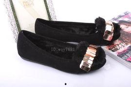 成人毛毛鞋捡漏视频,成人版潮流鞋款低价抢购攻略-第3张图片-丝瓜视频成人