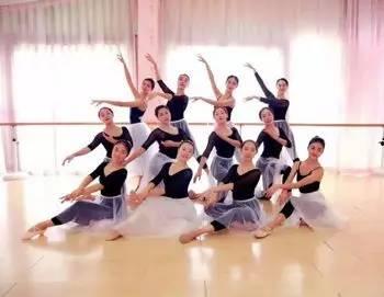 成人朗诵手势舞教学视频,轻松掌握成人朗诵手势舞技巧-第1张图片-丝瓜视频成人