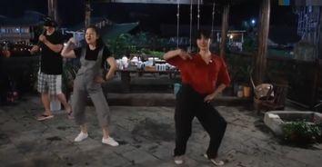 成人舞蹈马甲怎么穿视频,轻松掌握舞动风采-第1张图片-丝瓜视频成人
